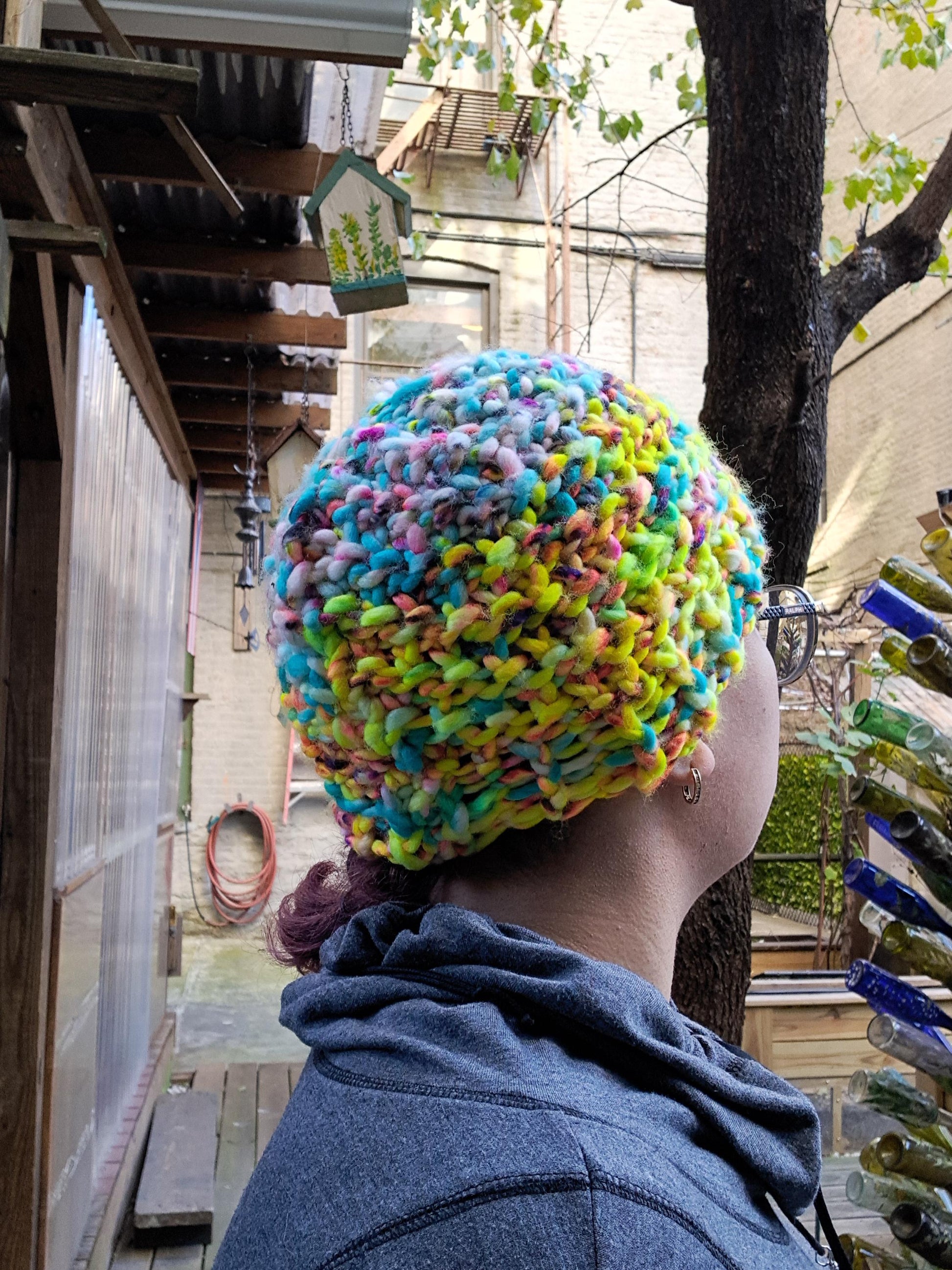 Neon blue/yellow Chunky hat