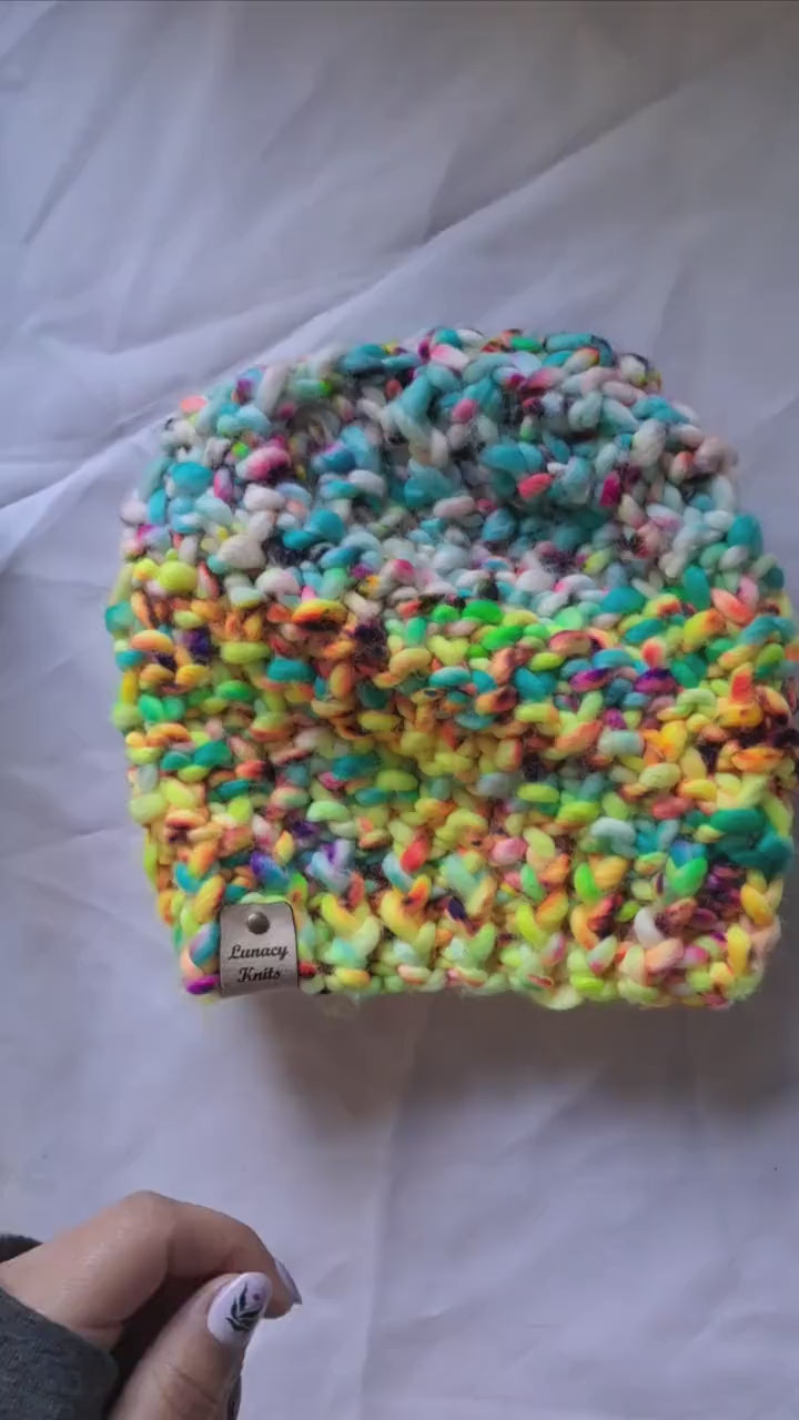 Neon blue/yellow Chunky hat